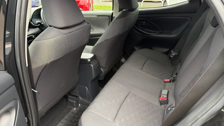 Toyota Yaris 1.5 Hybrid Design 5dr CVT Hybrid Hatchback